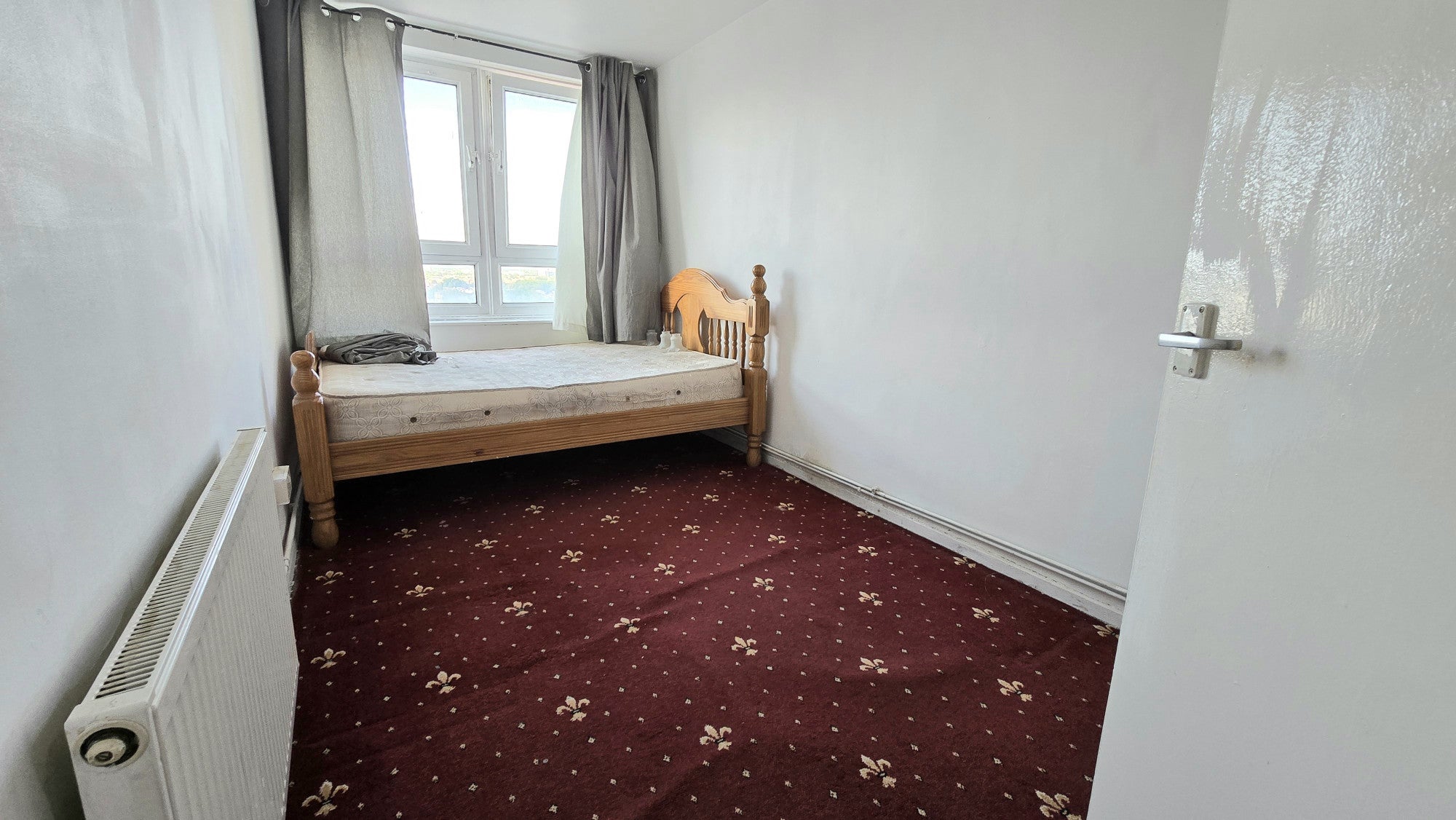 Flat Leather Gardens in Greater London