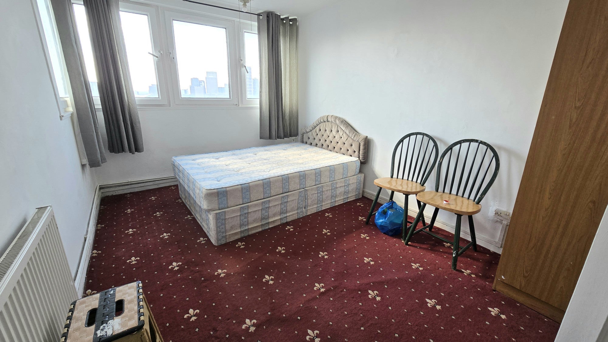 Flat Leather Gardens in Greater London