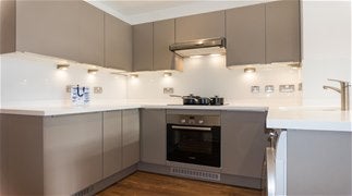 Flat Market Place in Greater London