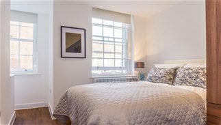Flat Market Place in Greater London