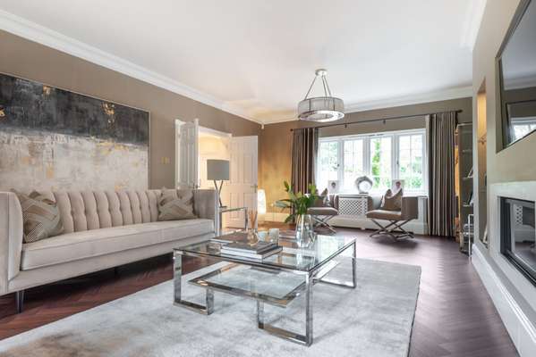 House Percival Close in Elmbridge
