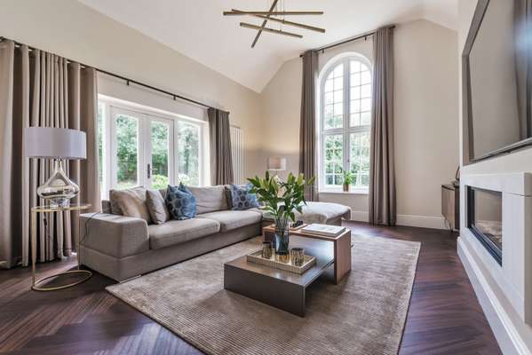 House Percival Close in Elmbridge