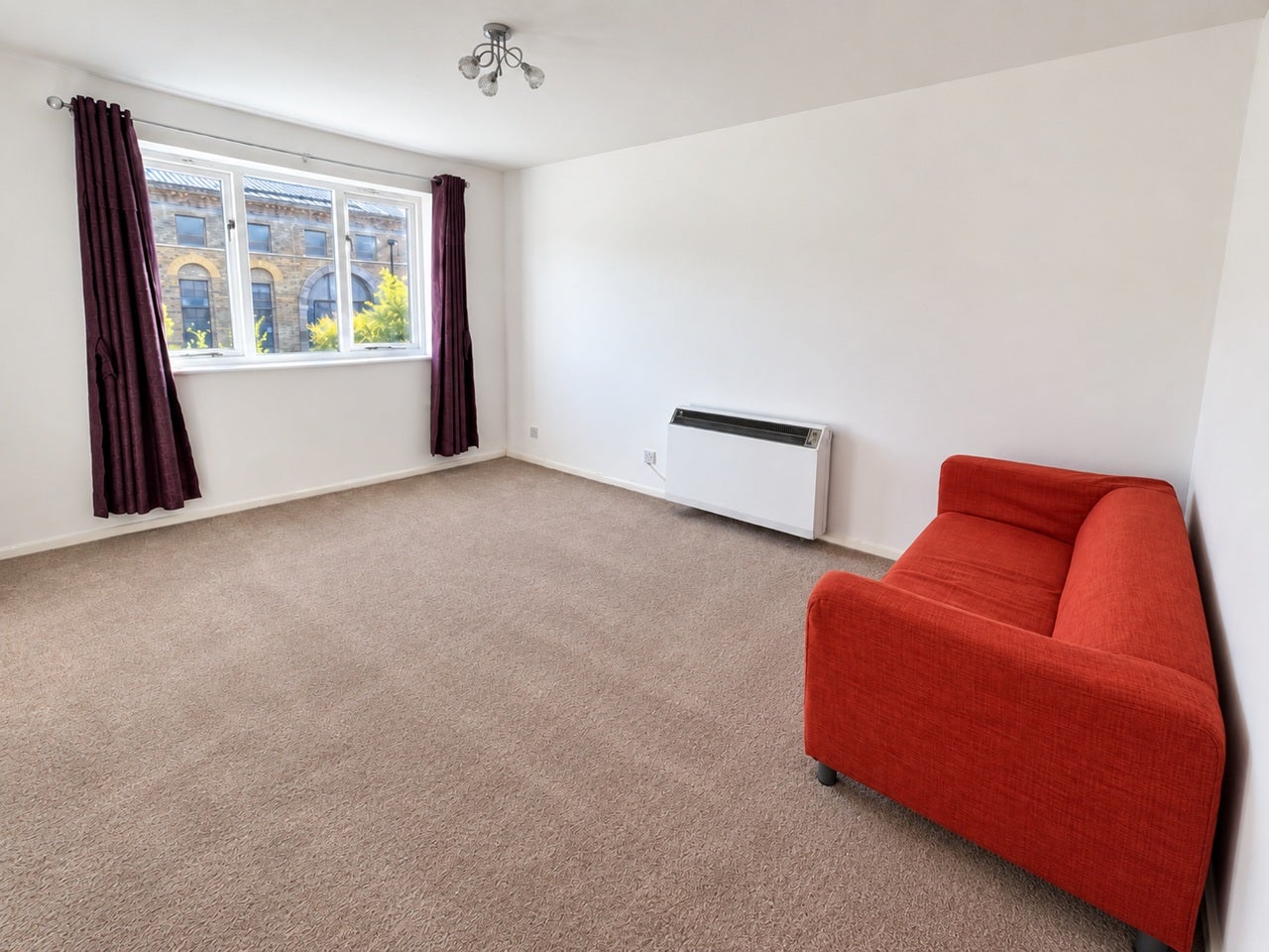 Flat Ruston Road in Greater London