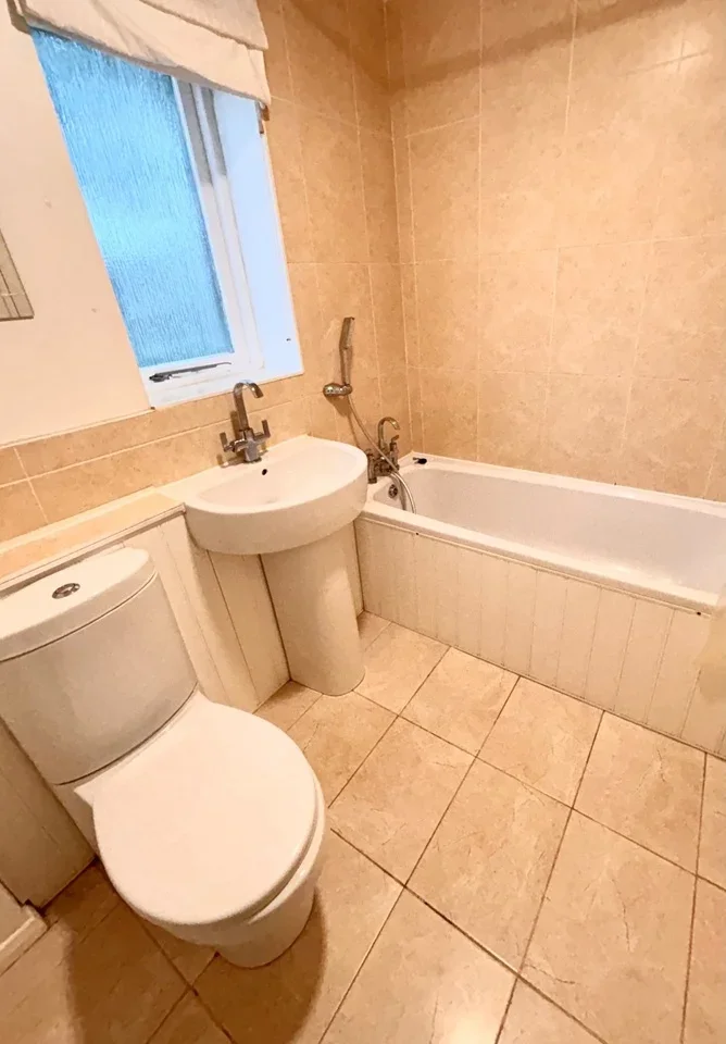 Flat Ruston Road in Greater London