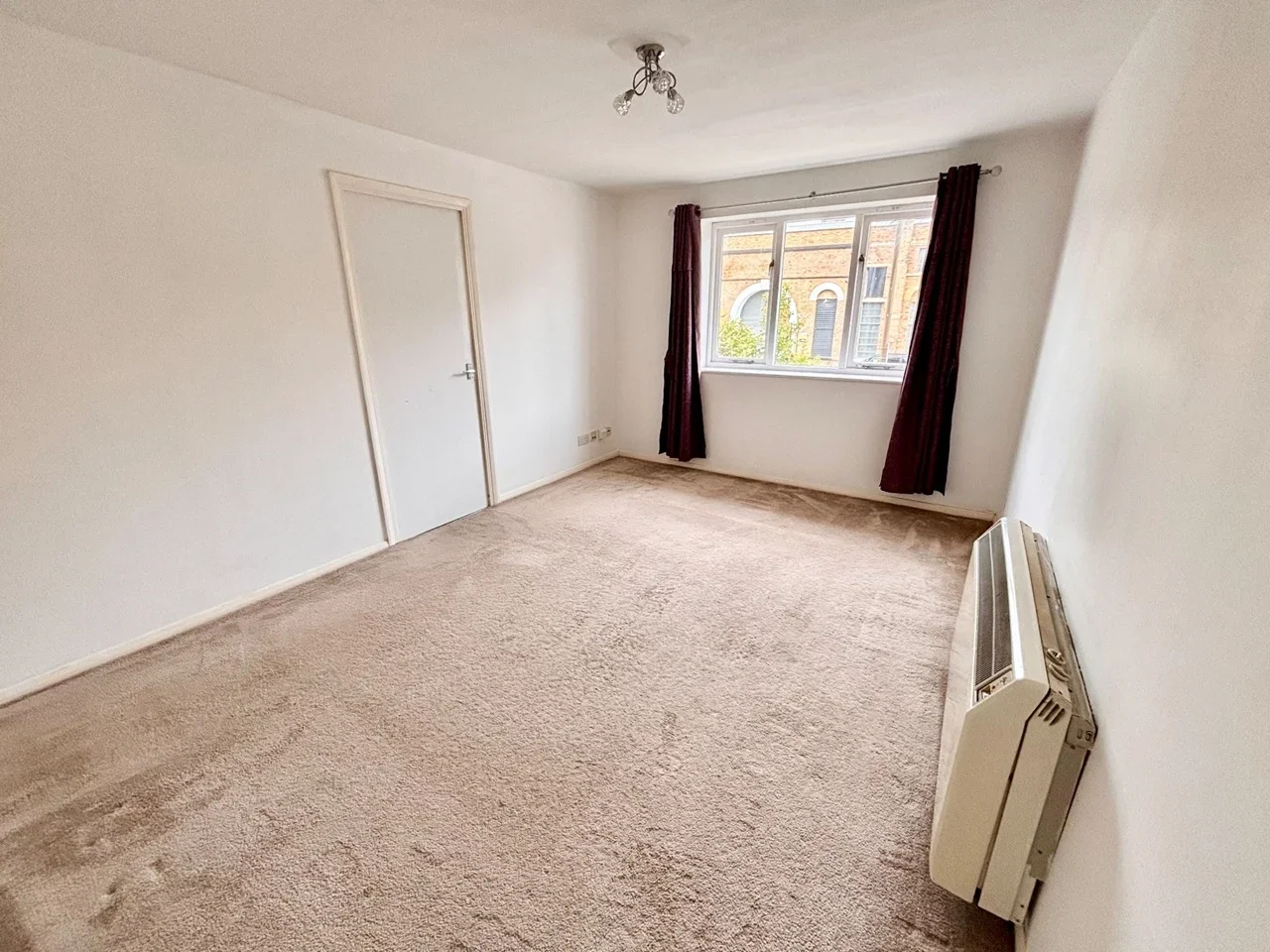 Flat Ruston Road in Greater London
