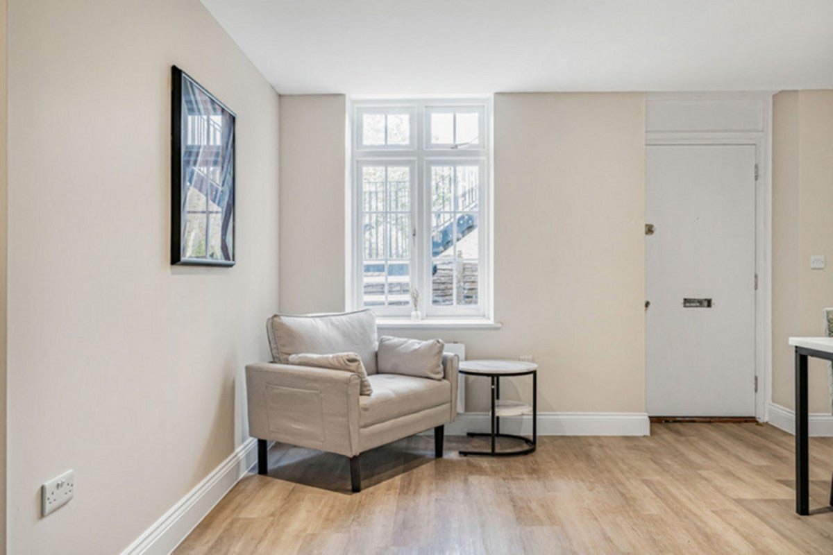 Flat Kent Road in Greater London