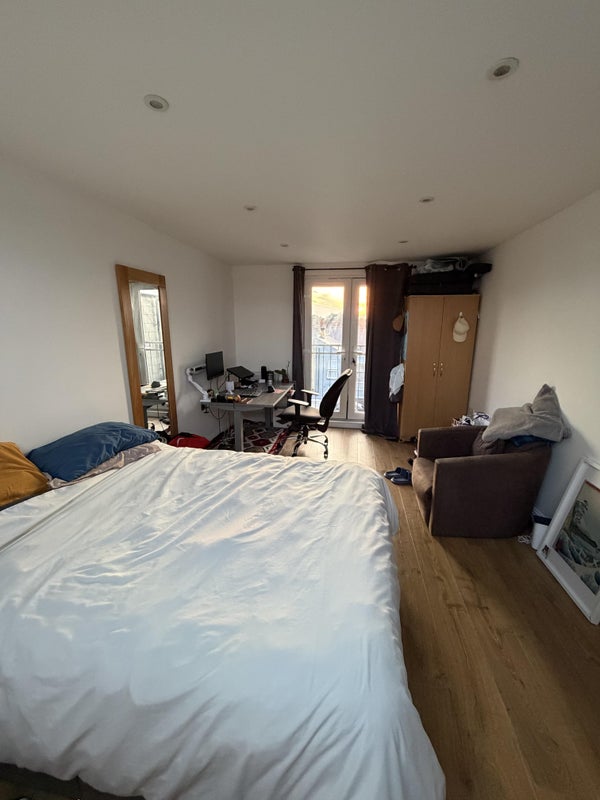 Room Park Road in Greater London