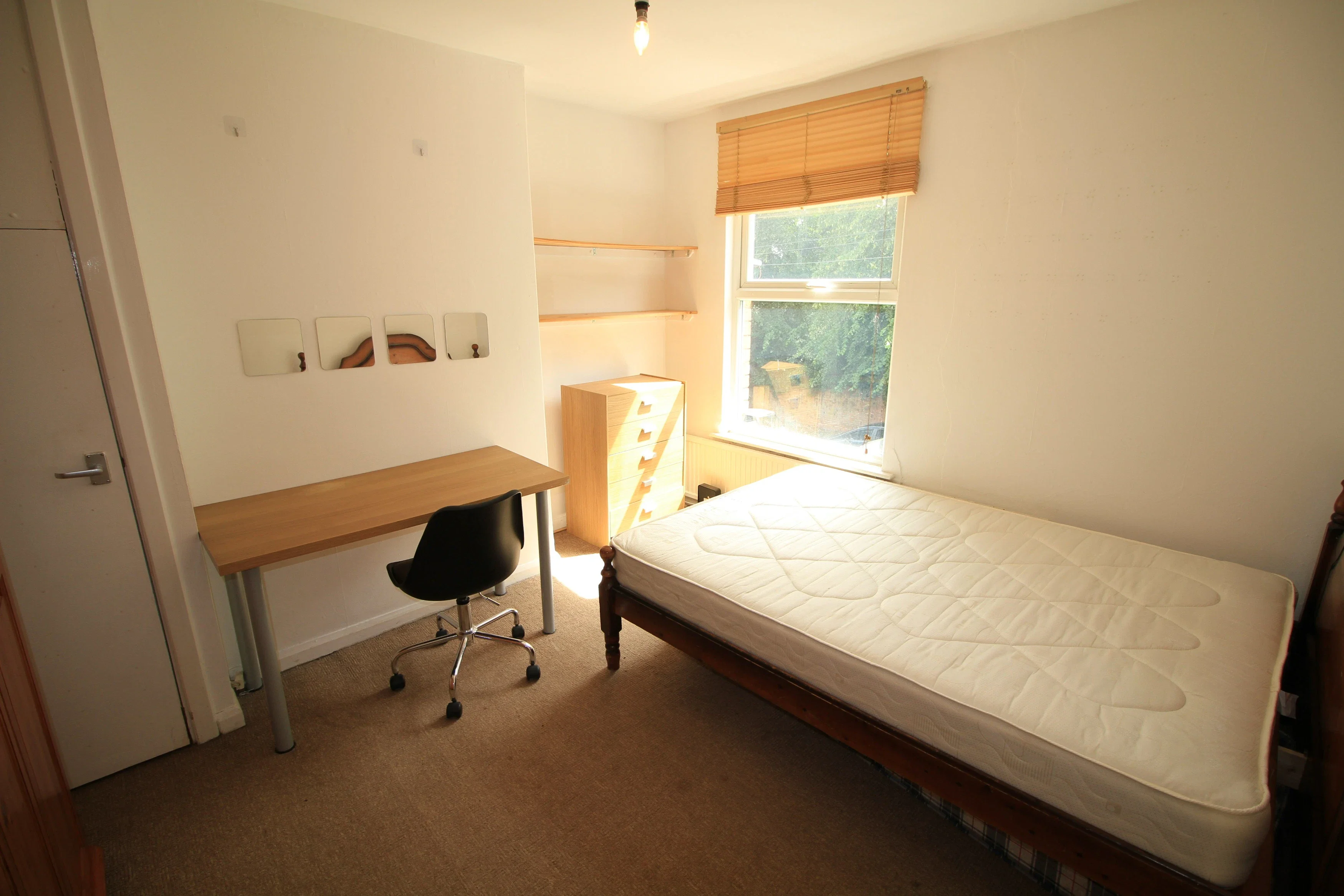 Room Cromwell Street in Nottingham
