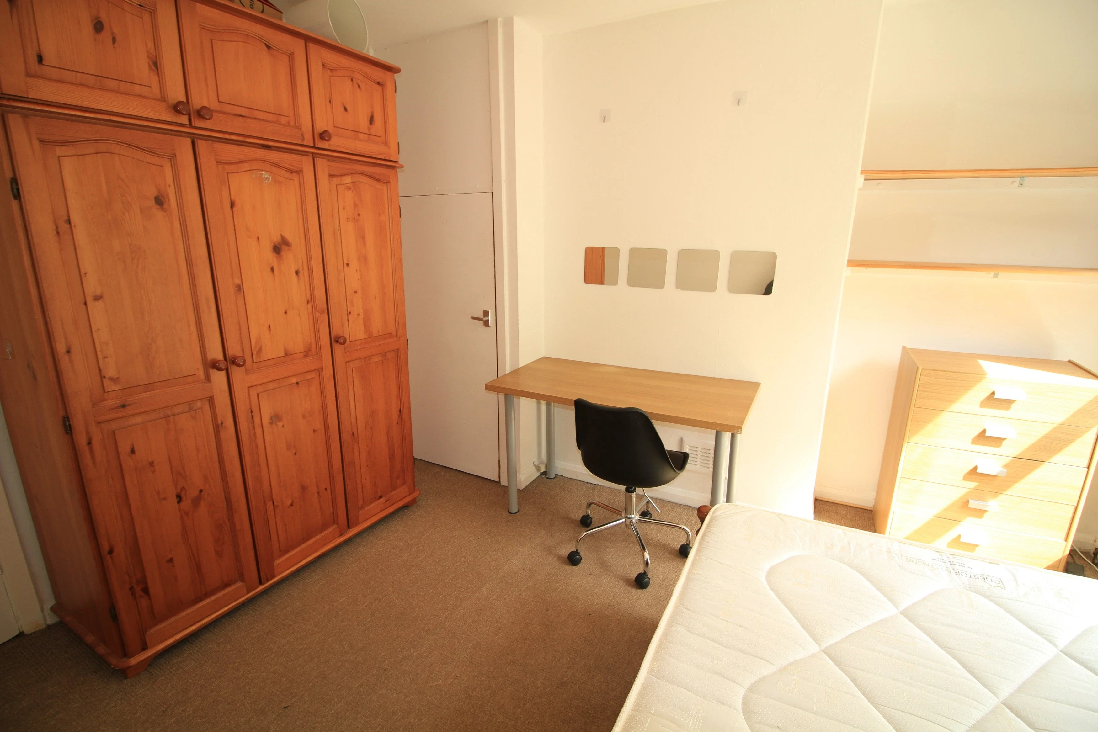 Room Cromwell Street in Nottingham