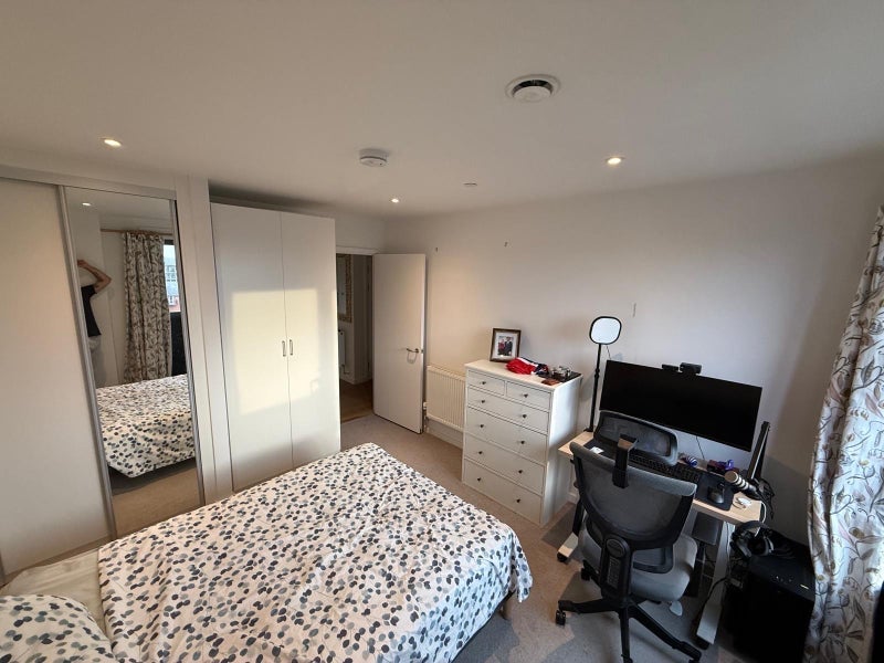 Room Mulberry Way in Greater London