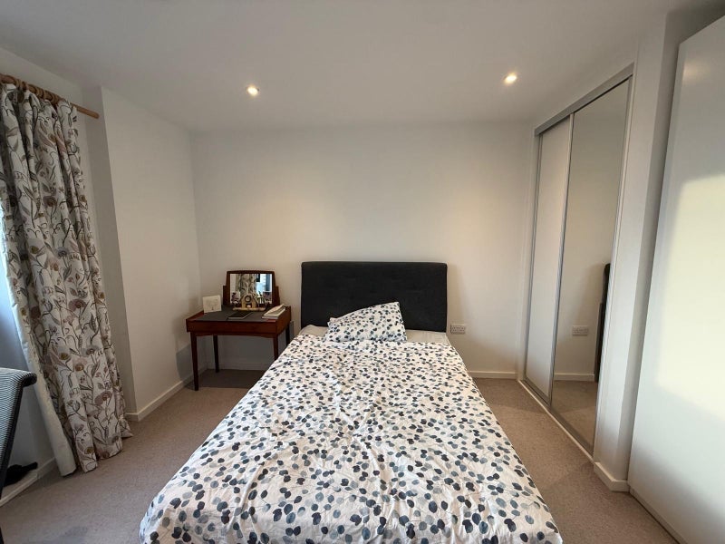 Room Mulberry Way in Greater London