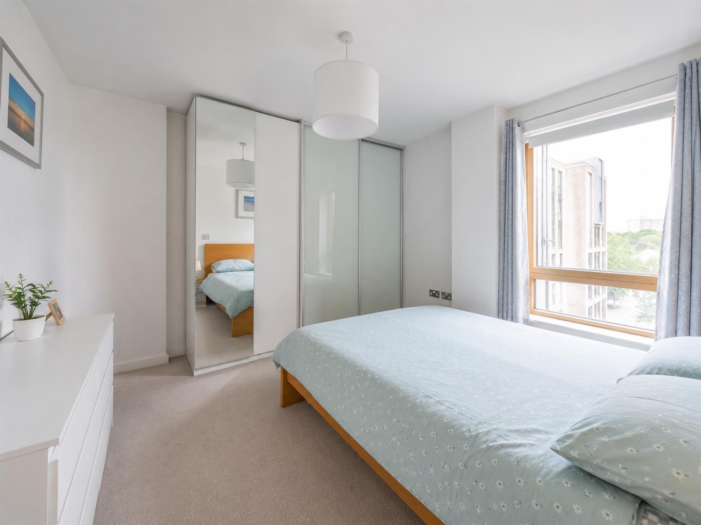 Flat Kilburn Park Road in City of Westminster