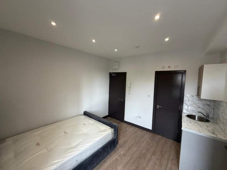 Flat Sydenham Road in Greater London