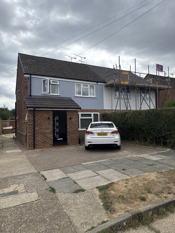Room Burlands in Crawley