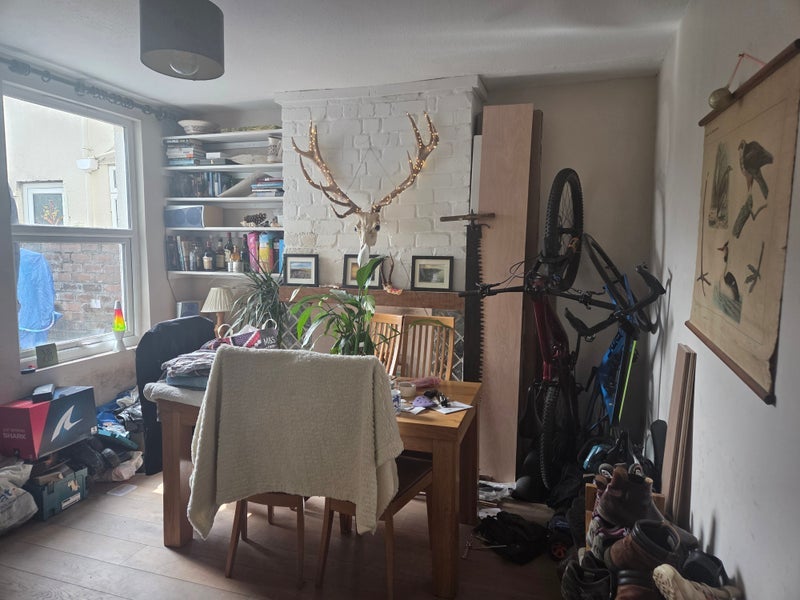 Room Douglas Road in Bristol