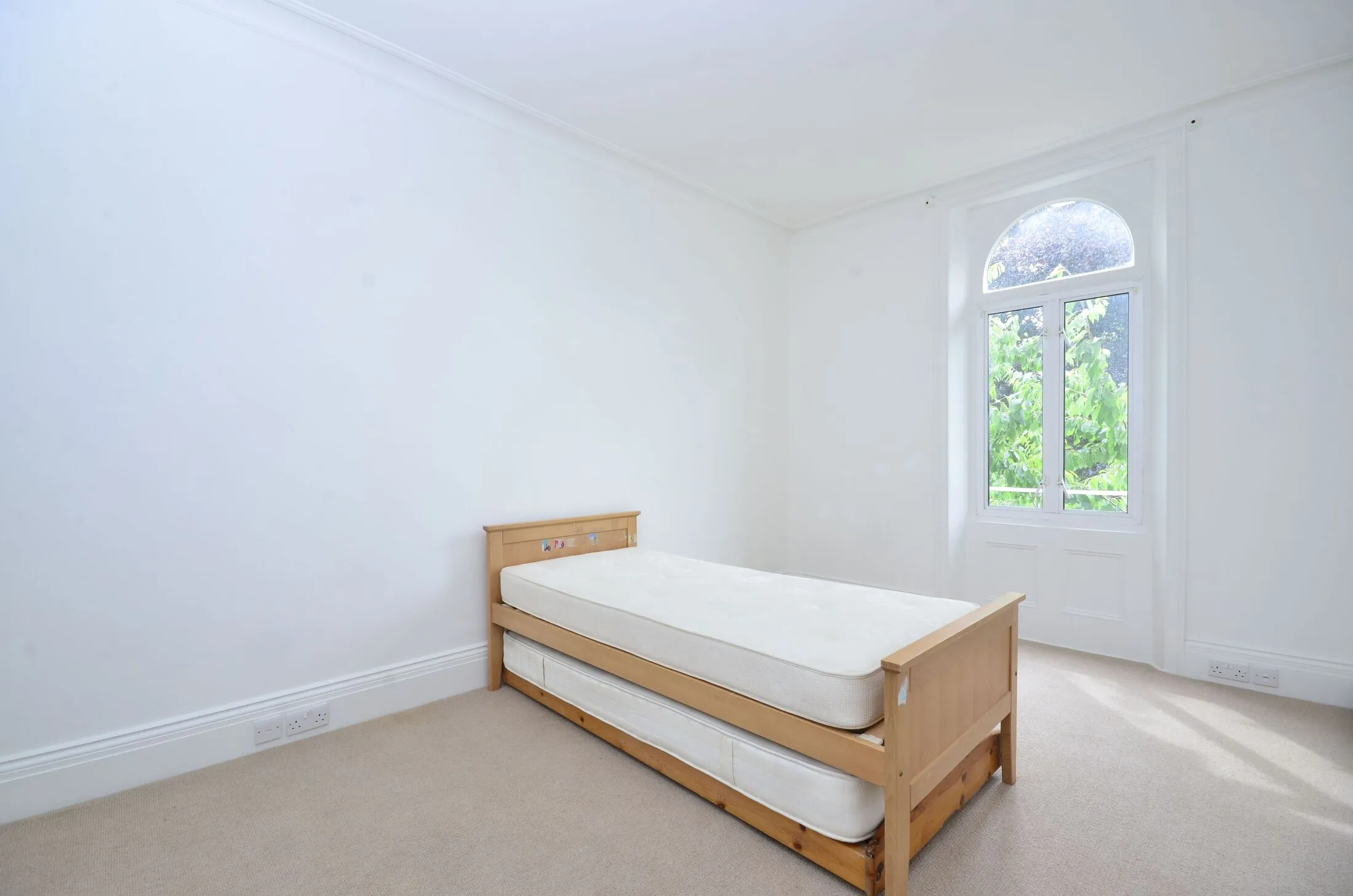 Flat Thurlow Road in Greater London