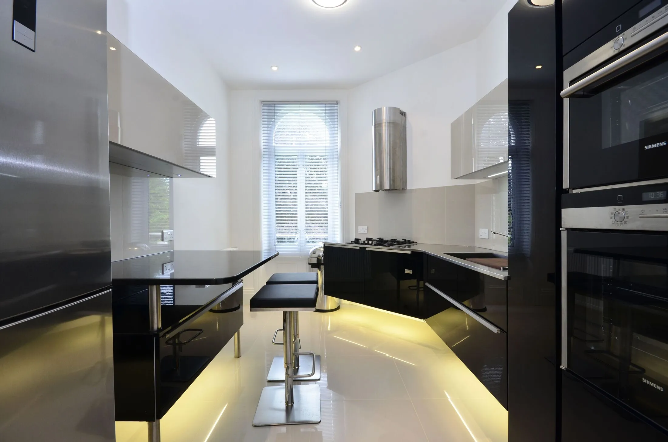 Flat Thurlow Road in Greater London