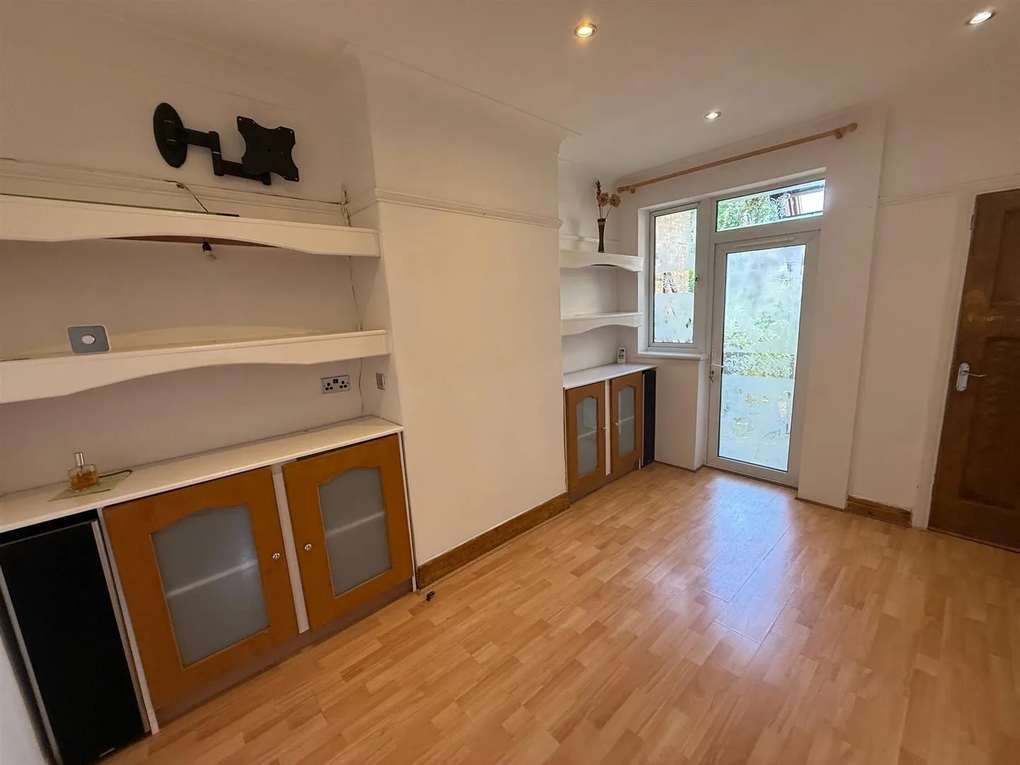 Flat Charterhouse Avenue in Greater London