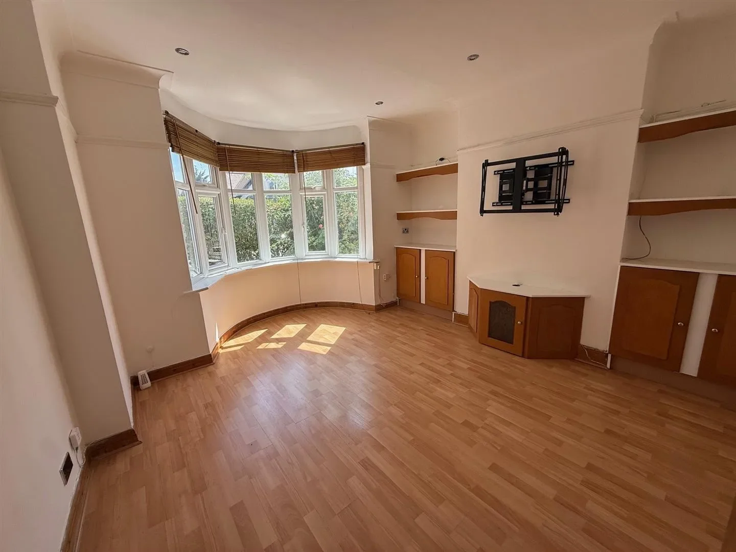 Flat Charterhouse Avenue in Greater London