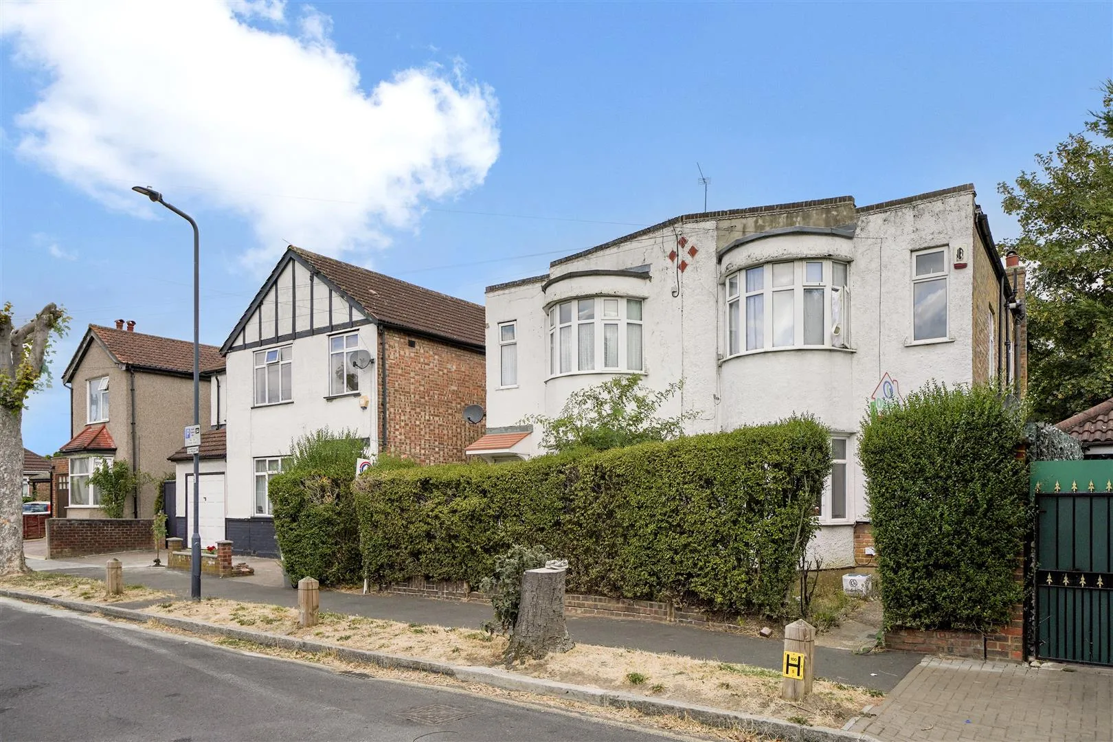 Flat Charterhouse Avenue in Greater London