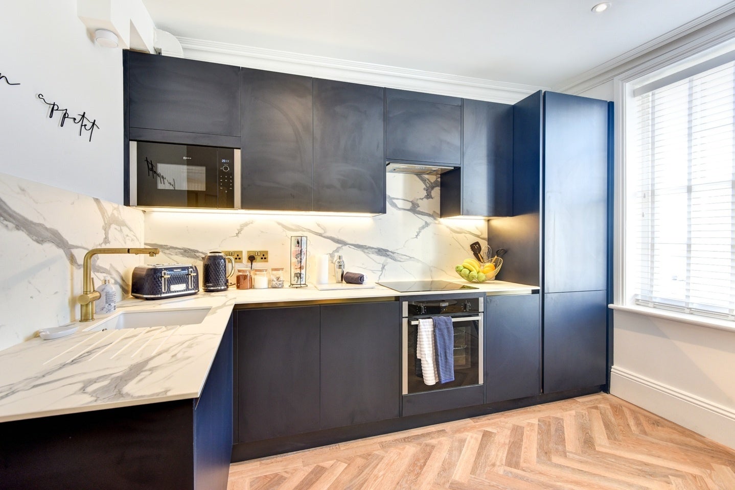 Flat Marine Square in Brighton