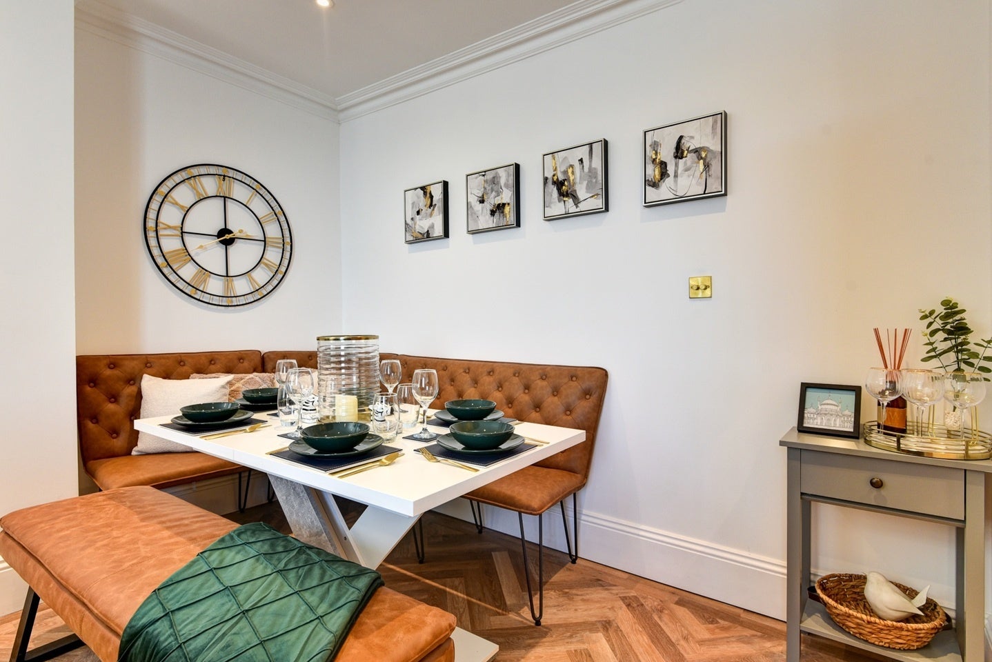 Flat Marine Square in Brighton