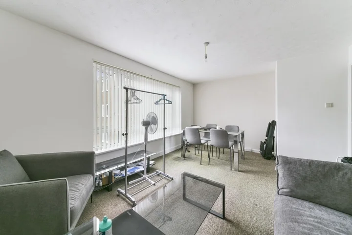 Flat Rosedene Terrace in Greater London