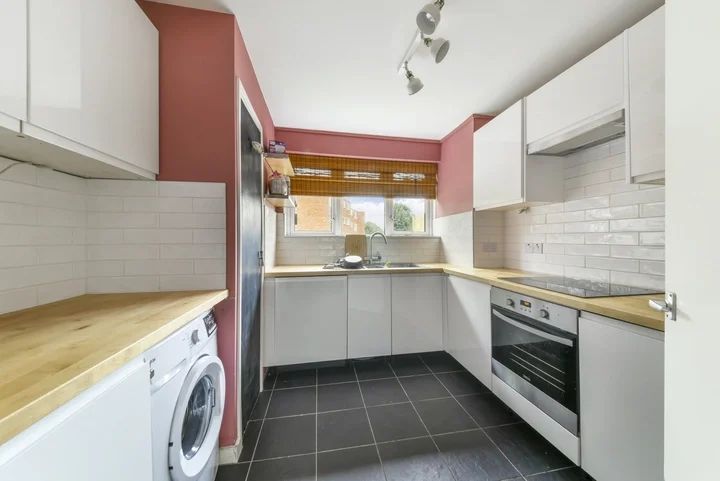 Flat Rosedene Terrace in Greater London
