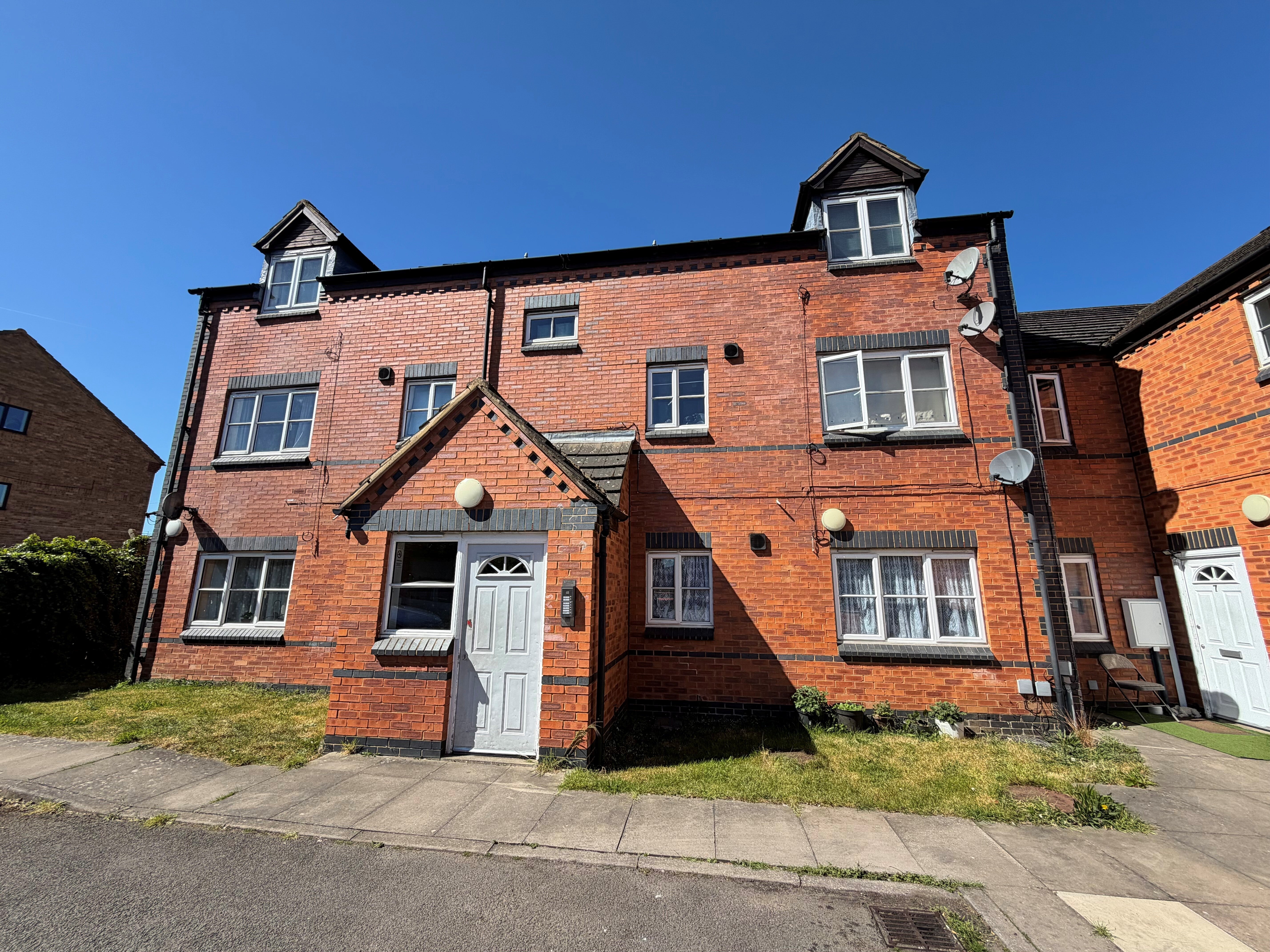 Flat Westleigh Close in Northampton