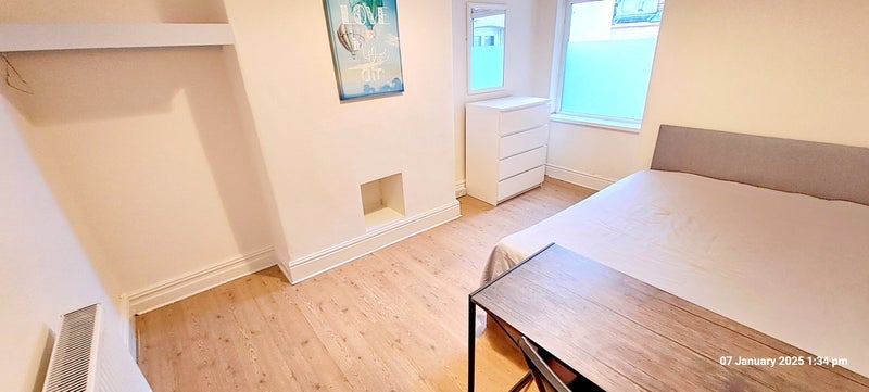 Room Tootal Road in Salford
