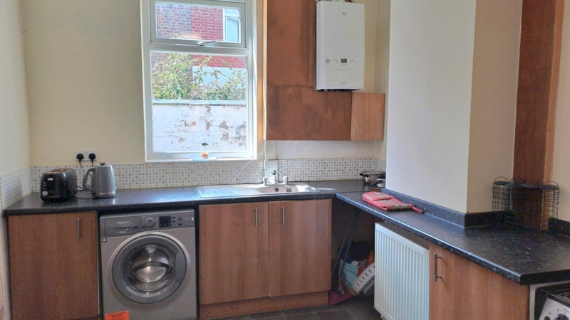 Room Tootal Road in Salford