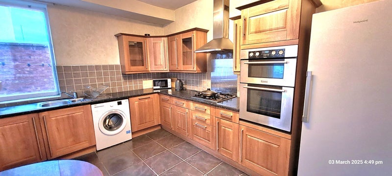 Room Tootal Road in Salford
