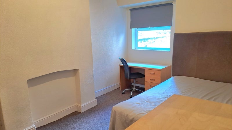 Room Tootal Road in Salford