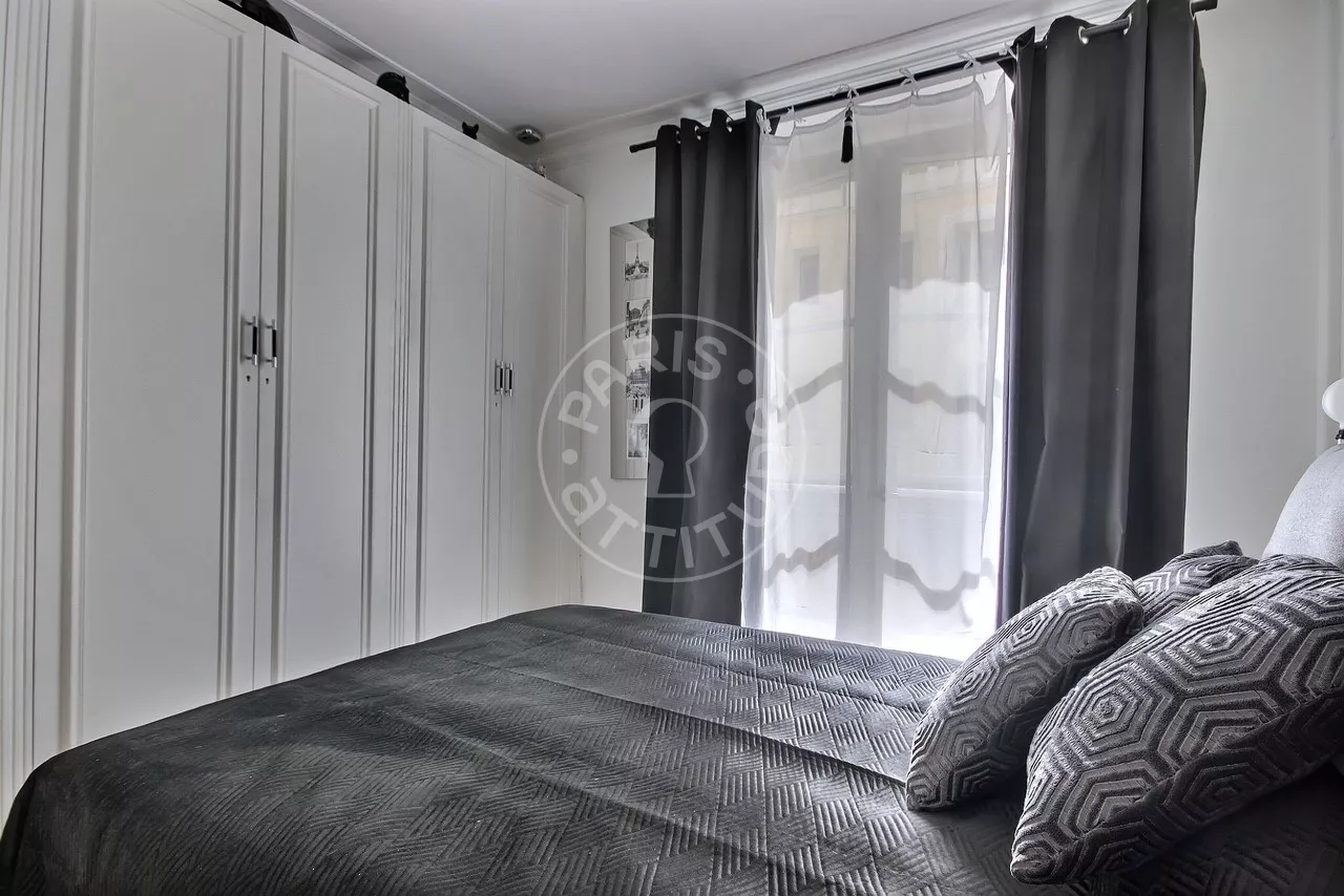 Flat Rue Bouchardon in Paris