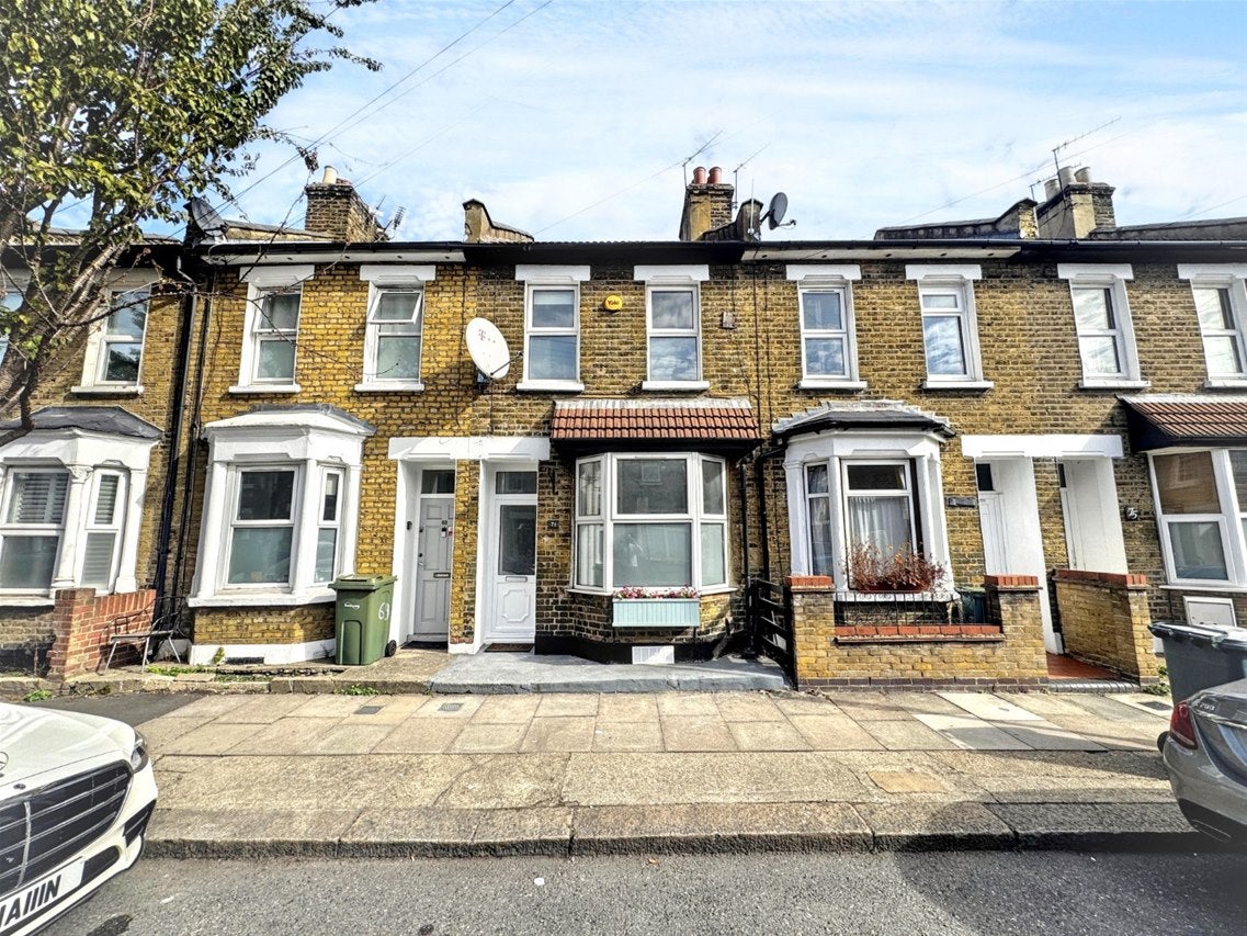 House Tennyson Road in Greater London