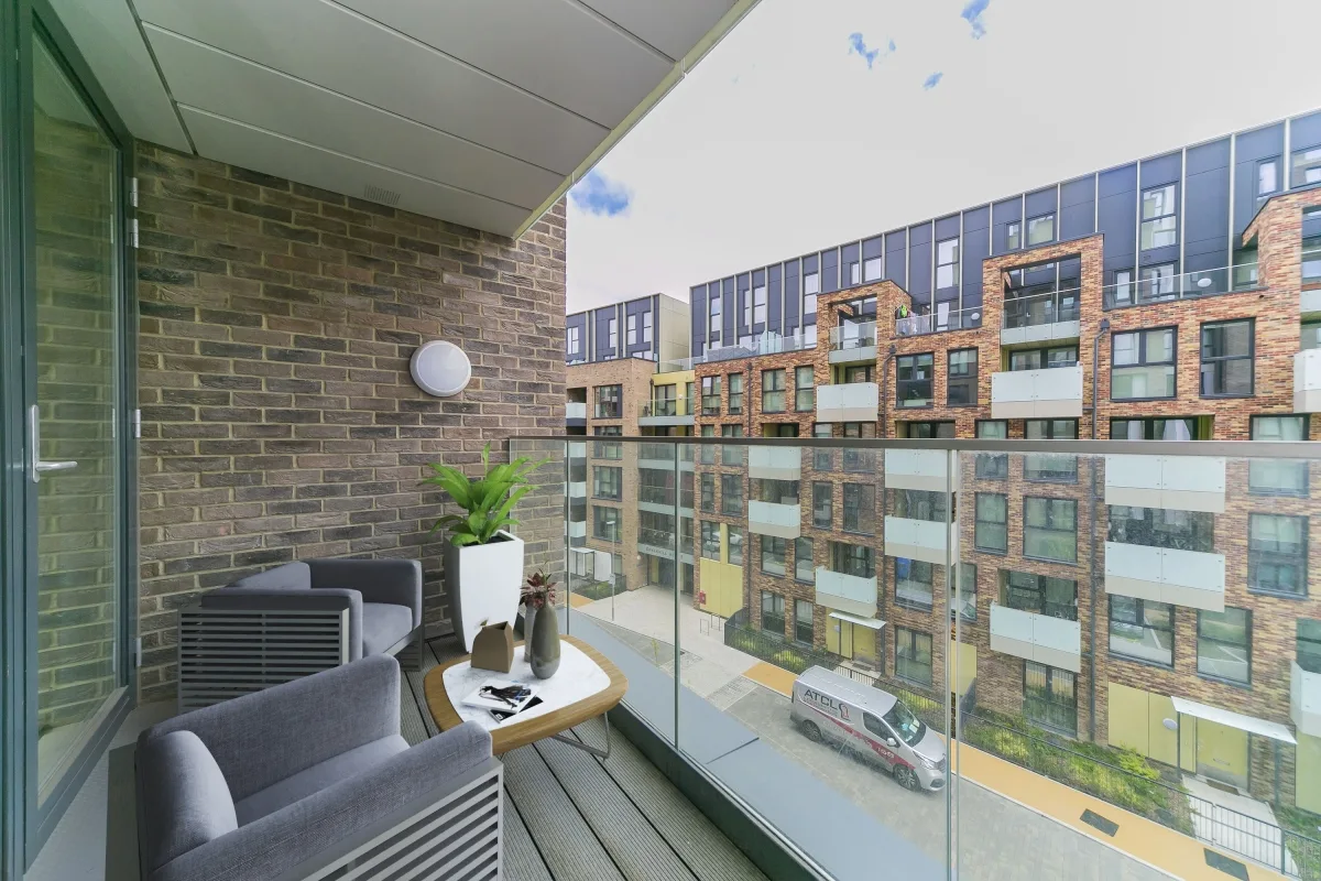 Flat Larkwood Avenue in Greater London