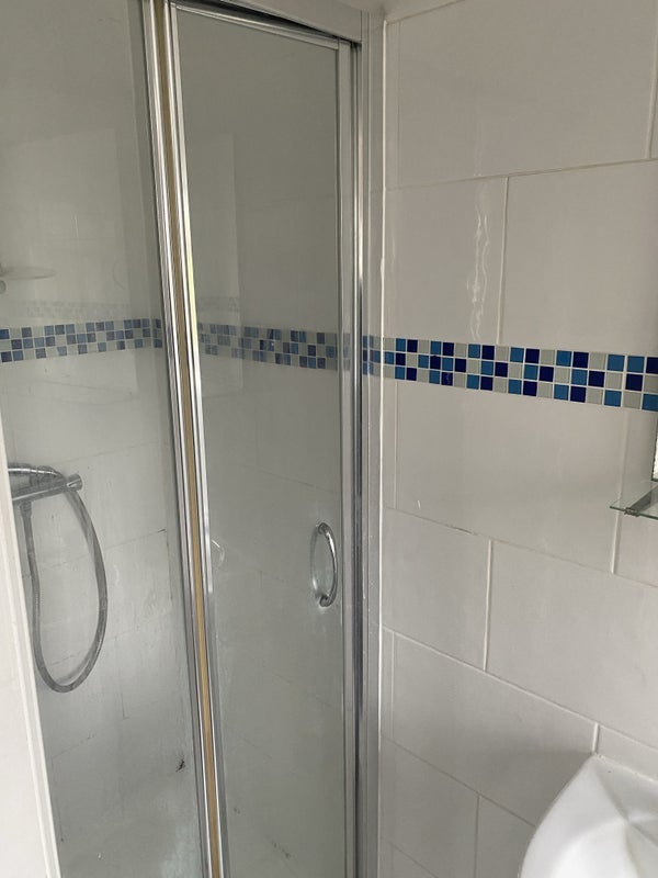 Room Percy Road in Greater London