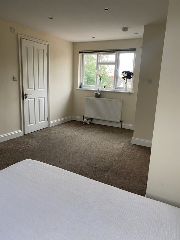 Room Percy Road in Greater London
