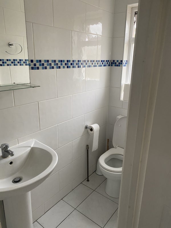 Room Percy Road in Greater London