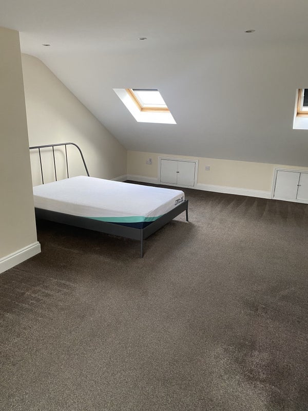 Room Percy Road in Greater London