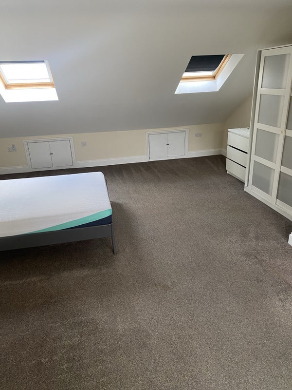 Room Percy Road in Greater London