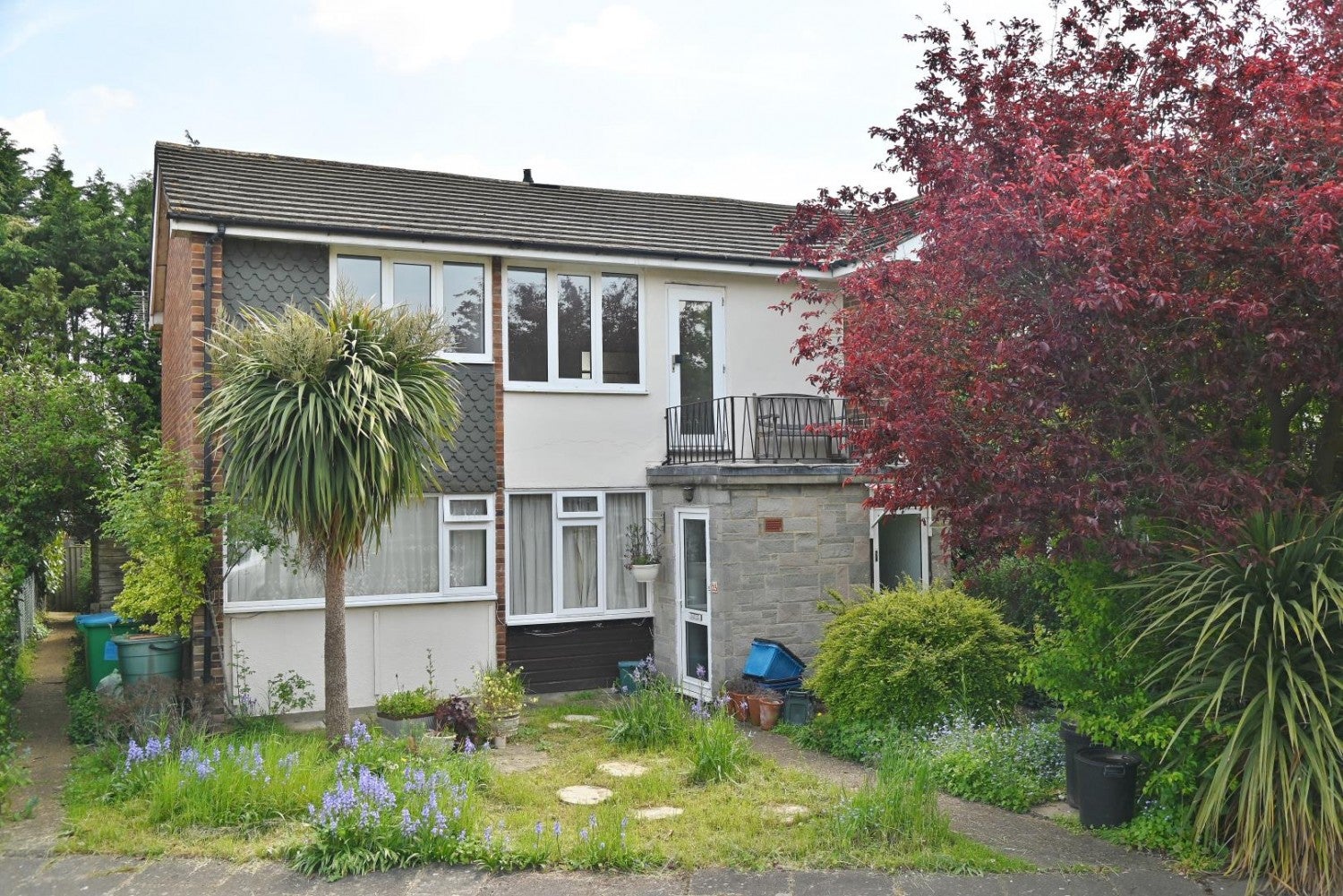 Flat Belvedere Close in Greater London