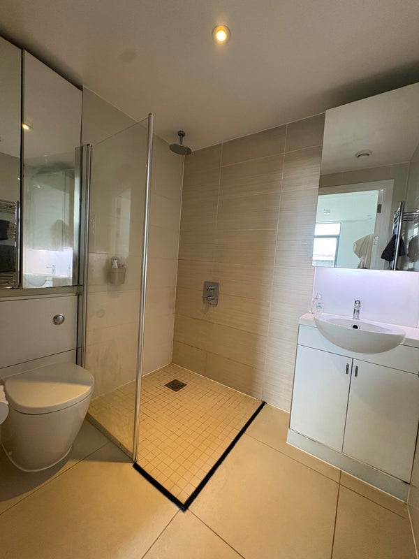 Room Honour Lea Avenue in Greater London