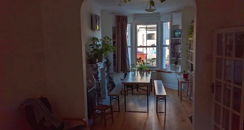 Room Clinton Road in Greater London
