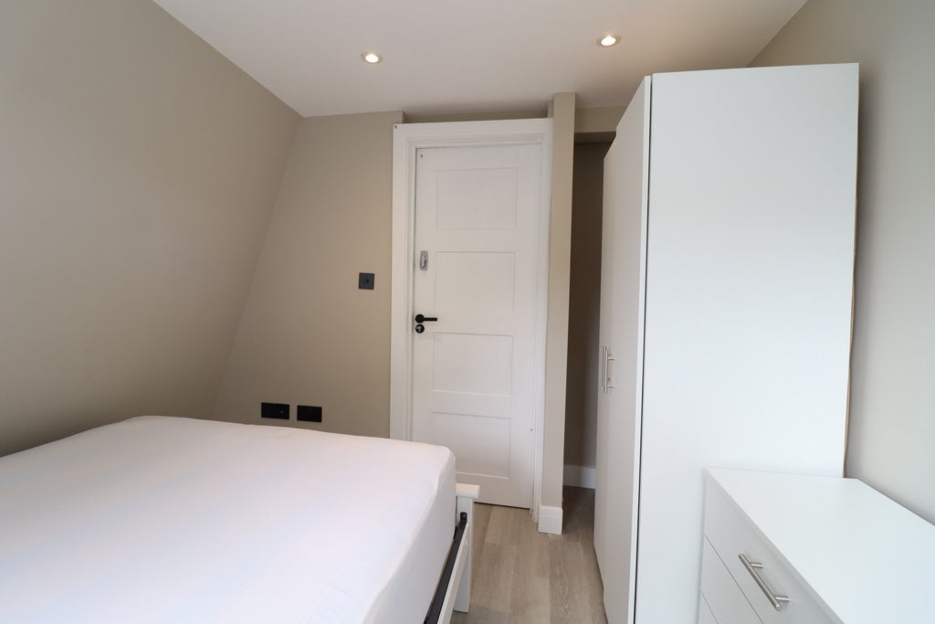 Room Globe Road in Greater London