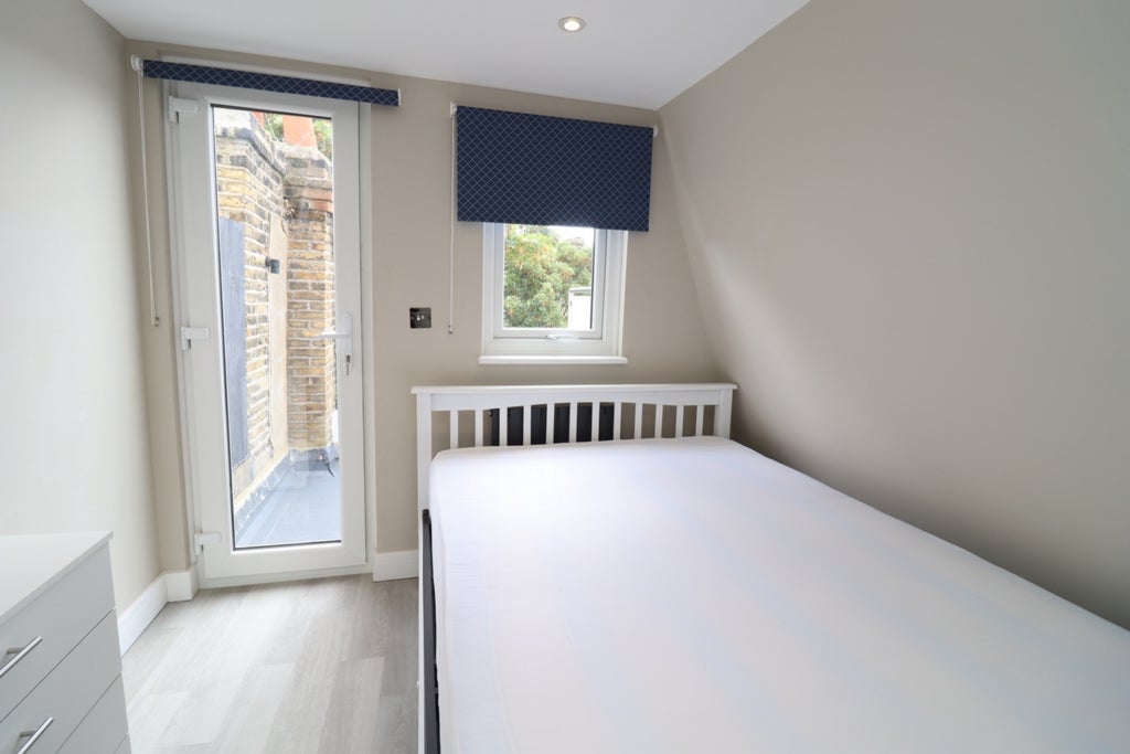 Room Globe Road in Greater London