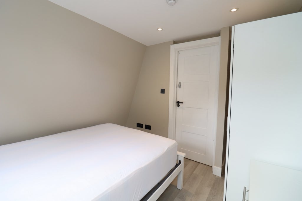 Room Globe Road in Greater London
