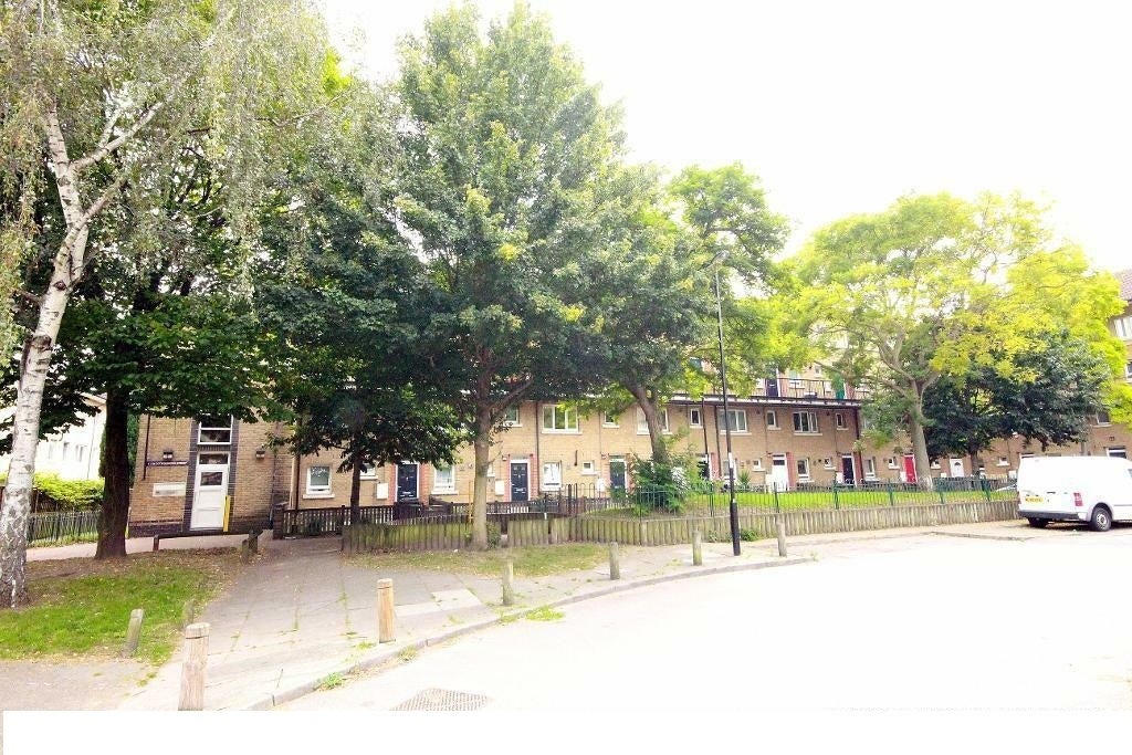 Flat Marchant Street in Greater London