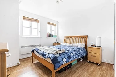 Flat Rumsey Road in Greater London