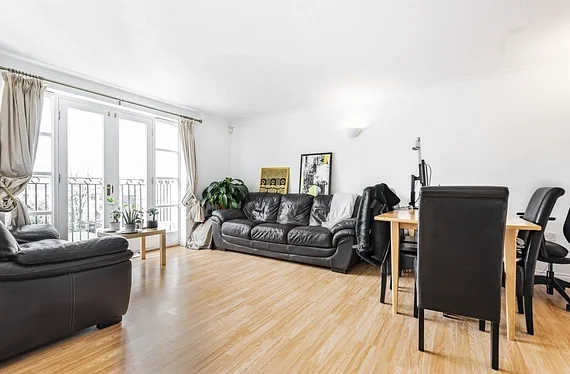 Flat Rumsey Road in Greater London